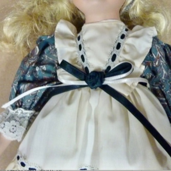 🎁 SALE 17" Vintage Porcelain Doll, Lace Paisley dress, bloomers, 2 Metal Stands - Picture 4 of 11